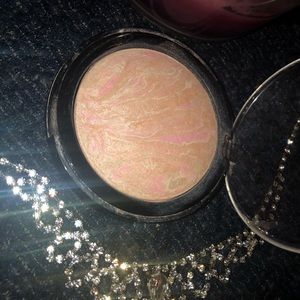 Laura Geller Illuminating Foundation